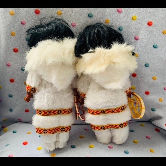 2 Vintage Inuit Eskimo dolls in furs with snowshoes - Picture 5 of 9